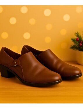 Clarks Brown Leather Slip-On Low-Heel Short Bootie Women’s 10M – Great Condition